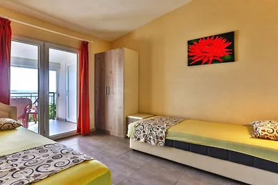 Beachfront Sunset Apartments Sutomore - Studi...