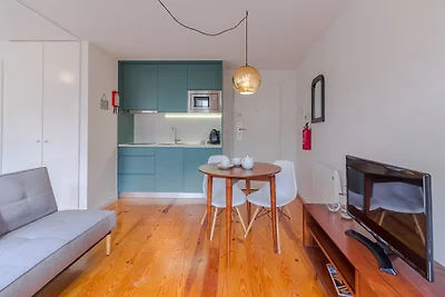 Monolocale moderno a Porto con balcone