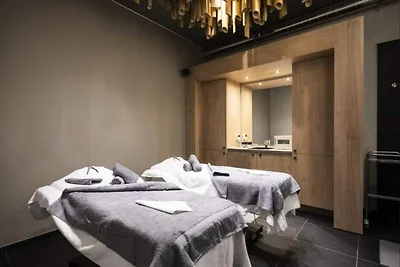 Hochwertige 8-Zimmer-Wohnung für 14/16...