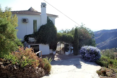 Moderne Villa mit privatem Pool in Sayalonga