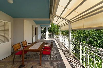 Villa con piscina a sfioro, spa