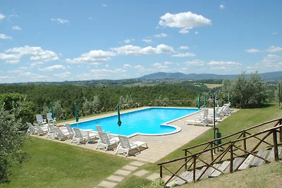 Agriturismo con terrazza privata e piscina