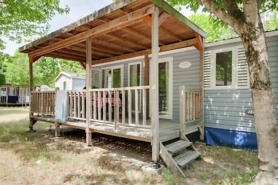 Modernes Chalet mit Terrasse in Strandnähe