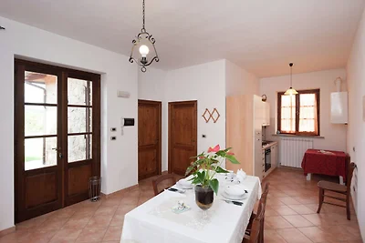 Grazioso agriturismo con piscina in Umbria