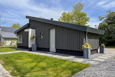 Moderne Villa mit Terrasse und Garten in...