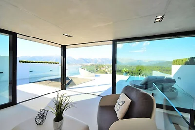 Villa in Buger mit Dachterrasse, Pool und...