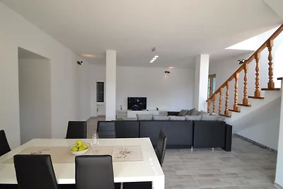 Attraente casa vacanze a Zara con piscina...