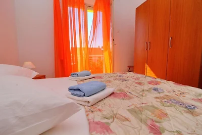 Apartment mit drei Schlafzimmern und Terrasse