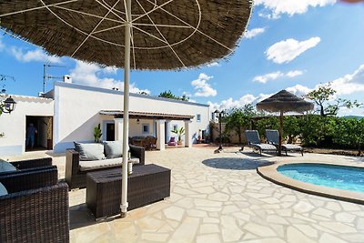 Tranquila villa en Ibiza con piscina privada