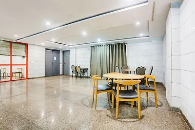 Super Townhouse Rohini Sector 23
