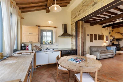 Spaziosa villa per vacanze con piscina