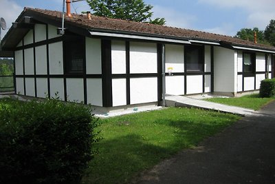 Freistehender Bungalow mit Ofen in einem...