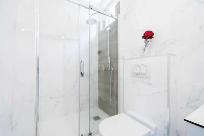 Apartments Tayra - Modern studio apartment wi...