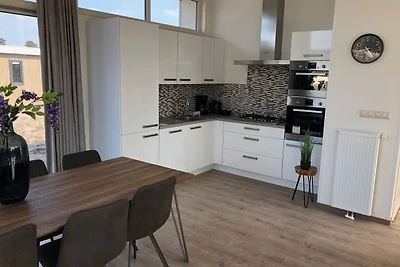 Modernes Chalet mit Garten im grünen Kempen