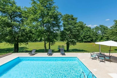 Villa in Juršići mit Schwimmbecken