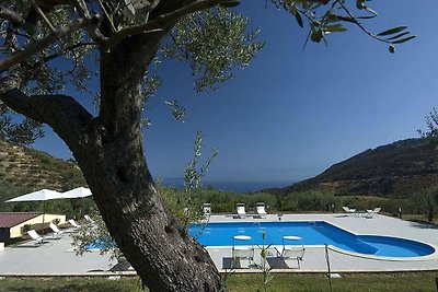 Modernes Ferienhaus in Patti mit Pool