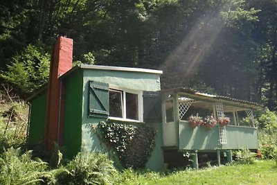 Rifugio solitario ai margini del bosco