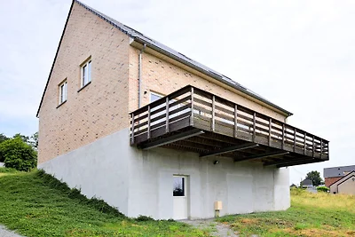 Ferienhaus in Hastiטre mit Terrasse