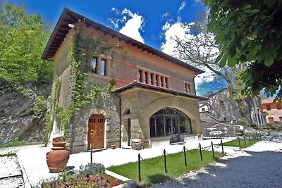 Magnifica villa a Pistoia con vasca idromassa...