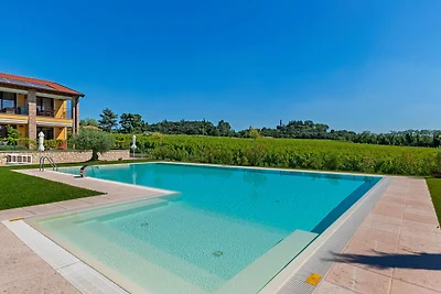 Moderna casa vacanze a Lazise con piscina...
