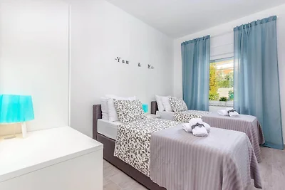 Villa in Dramalj mit Meeresstrand