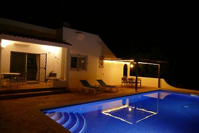 Lussuosa villa a Faro con piscina privata