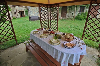 Geräumiges Bauernhaus in Apecchio mit Pool