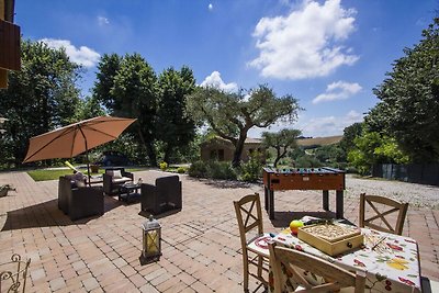 Malerisches Ferienhaus in Fano mit Garten