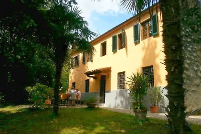 Casa colonica toscana a Lucca con piscina