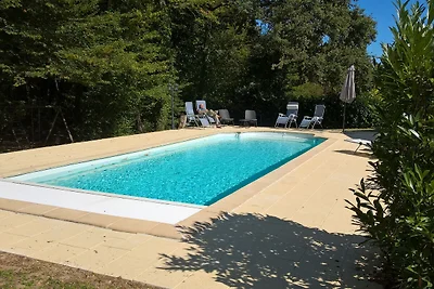 Villa mit Garten in der Nähe des Golfplatzes