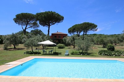 Villa moderna en Manziana con piscina