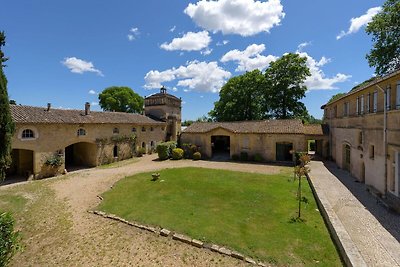 Appartement dans un superbe château avec pisc...