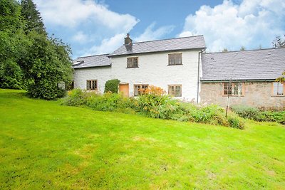 Fijn vakantiehuis in Welshpool met een tuin