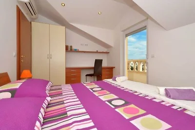 Bright Kaštela Apartment with Balcony and Pri...
