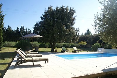 Gemütliche Villa in Sorgues mit Pool