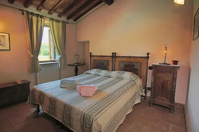 Ansprechende Wohnung in Todi mit Swimmingpool