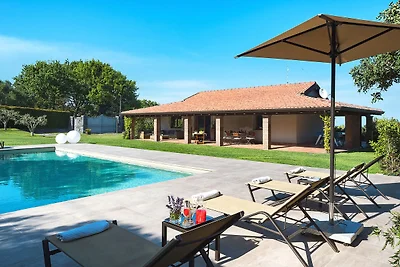 Villa moderna a Trecastagni con piscina
