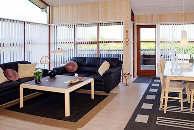 Geräumiges Ferienhaus in Tarm mit Strand in d...