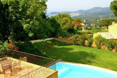 Śródziemnomorskiej willi z basenem i panorami...