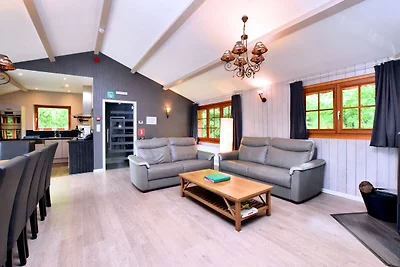 Luxuriöses Chalet in Beauraing mit Sauna