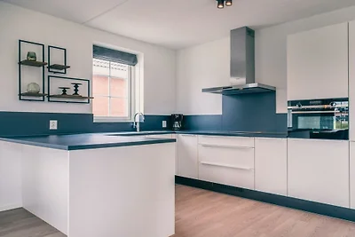 Villa in Medemblik mit Terrasse und Wifi
