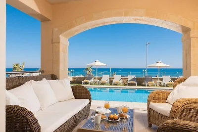 Villa in Rethymno am Strand mit Pool