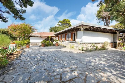 Schicke Villa in Ansedonia in der Nähe von Fe...