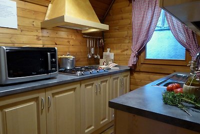 Ruim Chalet in Cutigliano met Zwembad