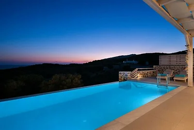 Villa in Kerames mit Schwimmbecken