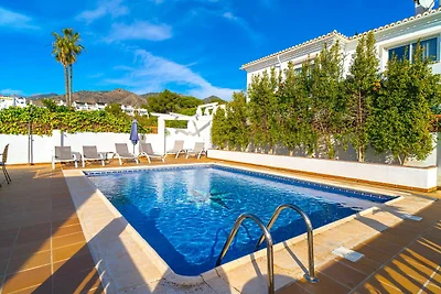 Luxusvilla mit Whirlpool und Meerblick