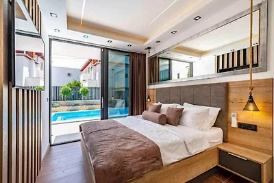 Villa Omega - Four Bedroom Villa with Swimmin...