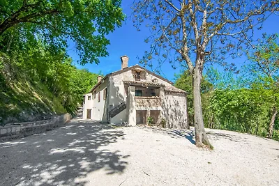 Landhaus mit Pool in der Marken-Region