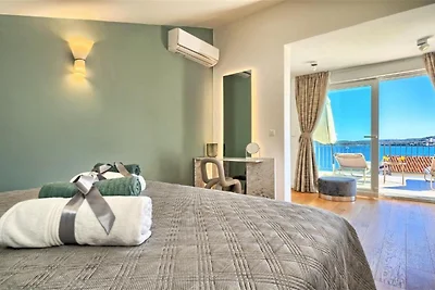 One-Bedroom Apartment With Terrace And Sea...
