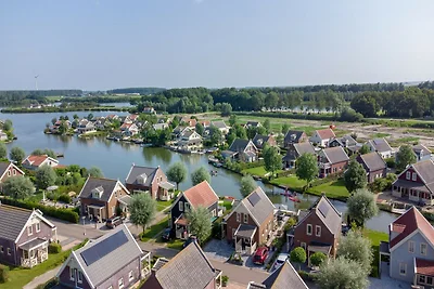 Ferienhaus am Wasser mit Veranda